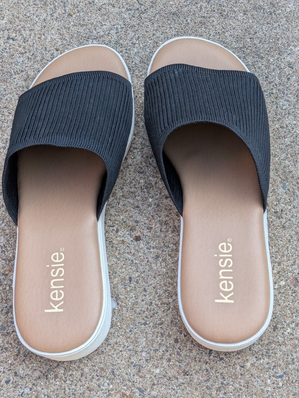 Kensie Black Ribbed Slide Sandals with Tan Footbed and White Sole